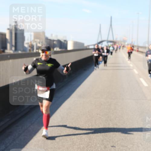 03.10.2025 - Köhlbrandbrückenlauf Yannick Fuchs http://msf.ph/oto/9190525 03.10.2025 12:10:27 Position 3  meine-sportfotos.de