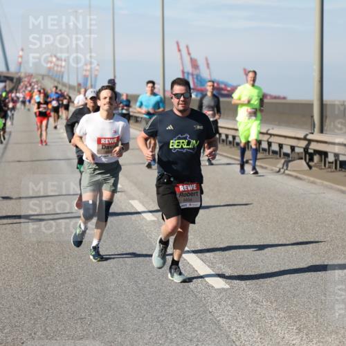 03.10.2025 - Köhlbrandbrückenlauf Yannick Fuchs http://msf.ph/oto/9190529 03.10.2025 11:50:43 Position 3 6459 meine-sportfotos.de