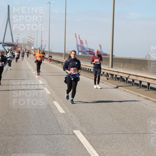 03.10.2025 - Köhlbrandbrückenlauf Yannick Fuchs http://msf.ph/oto/9190530 03.10.2025 12:10:27 Position 3  meine-sportfotos.de