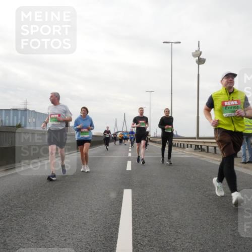 03.10.2025 - Köhlbrandbrückenlauf Matties Gatica Varas http://msf.ph/oto/9190532 03.10.2025 16:02:42 Position 3  meine-sportfotos.de