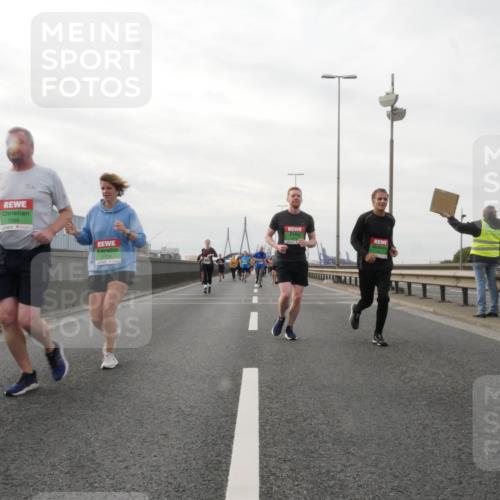 03.10.2025 - Köhlbrandbrückenlauf Matties Gatica Varas http://msf.ph/oto/9190536 03.10.2025 16:02:43 Position 3 7586, 7712 meine-sportfotos.de