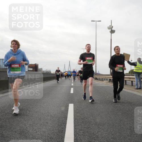 03.10.2025 - Köhlbrandbrückenlauf Matties Gatica Varas http://msf.ph/oto/9190539 03.10.2025 16:02:44 Position 3 7712 meine-sportfotos.de