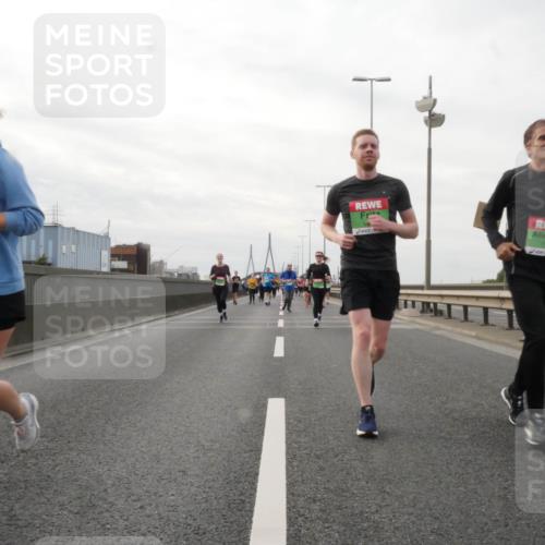 03.10.2025 - Köhlbrandbrückenlauf Matties Gatica Varas http://msf.ph/oto/9190540 03.10.2025 16:02:44 Position 3 7712 meine-sportfotos.de