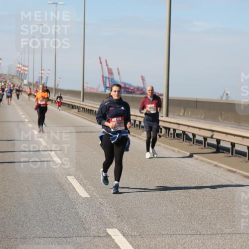 03.10.2025 - Köhlbrandbrückenlauf Yannick Fuchs http://msf.ph/oto/9190542 03.10.2025 12:10:28 Position 3  meine-sportfotos.de