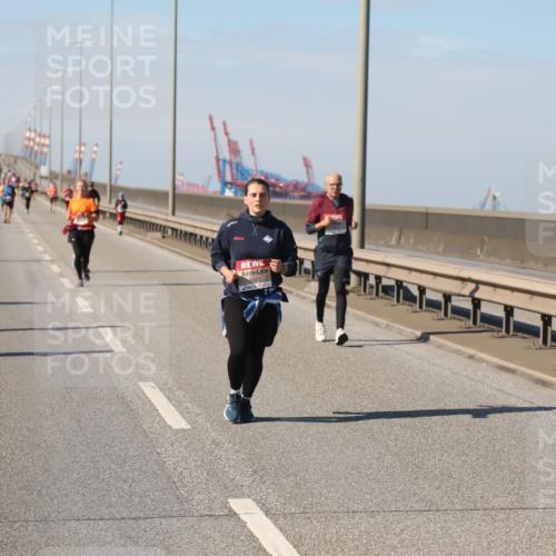 03.10.2025 - Köhlbrandbrückenlauf Yannick Fuchs http://msf.ph/oto/9190544 03.10.2025 12:10:28 Position 3 6477 meine-sportfotos.de