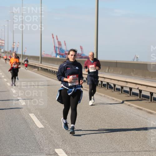 03.10.2025 - Köhlbrandbrückenlauf Yannick Fuchs http://msf.ph/oto/9190549 03.10.2025 12:10:29 Position 3 5477 meine-sportfotos.de