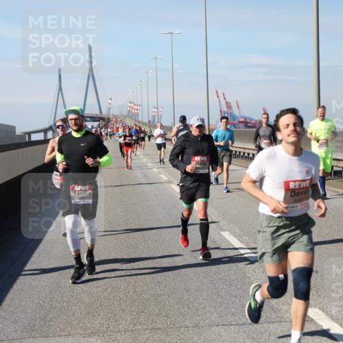 03.10.2025 - Köhlbrandbrückenlauf Yannick Fuchs http://msf.ph/oto/9190550 03.10.2025 11:50:45 Position 3 4406 meine-sportfotos.de