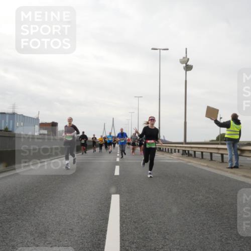03.10.2025 - Köhlbrandbrückenlauf Matties Gatica Varas http://msf.ph/oto/9190552 03.10.2025 16:02:46 Position 3  meine-sportfotos.de
