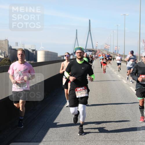 03.10.2025 - Köhlbrandbrückenlauf Yannick Fuchs http://msf.ph/oto/9190557 03.10.2025 11:50:46 Position 3 5870, 5872 meine-sportfotos.de