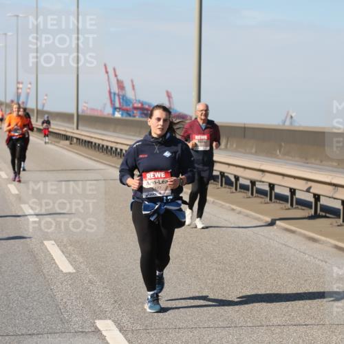03.10.2025 - Köhlbrandbrückenlauf Yannick Fuchs http://msf.ph/oto/9190559 03.10.2025 12:10:29 Position 3 5477 meine-sportfotos.de