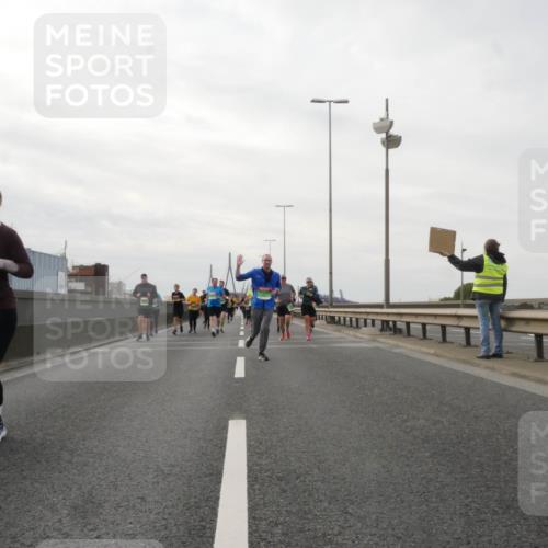 03.10.2025 - Köhlbrandbrückenlauf Matties Gatica Varas http://msf.ph/oto/9190560 03.10.2025 16:02:48 Position 3  meine-sportfotos.de