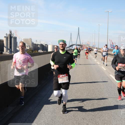 03.10.2025 - Köhlbrandbrückenlauf Yannick Fuchs http://msf.ph/oto/9190562 03.10.2025 11:50:46 Position 3 5870, 5872 meine-sportfotos.de