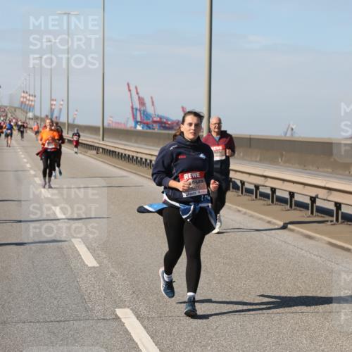 03.10.2025 - Köhlbrandbrückenlauf Yannick Fuchs http://msf.ph/oto/9190563 03.10.2025 12:10:29 Position 3 5477 meine-sportfotos.de