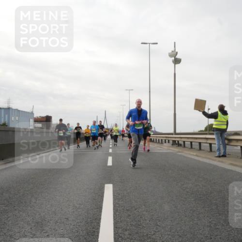 03.10.2025 - Köhlbrandbrückenlauf Matties Gatica Varas http://msf.ph/oto/9190564 03.10.2025 16:02:49 Position 3  meine-sportfotos.de