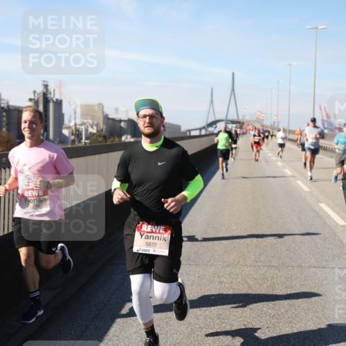 03.10.2025 - Köhlbrandbrückenlauf Yannick Fuchs http://msf.ph/oto/9190568 03.10.2025 11:50:47 Position 3 5870, 5872, 4375 meine-sportfotos.de