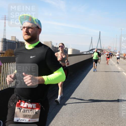 03.10.2025 - Köhlbrandbrückenlauf Yannick Fuchs http://msf.ph/oto/9190572 03.10.2025 11:50:47 Position 3 5870, 5872 meine-sportfotos.de
