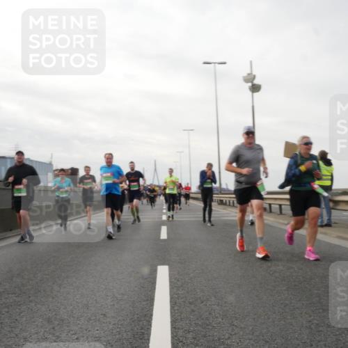 03.10.2025 - Köhlbrandbrückenlauf Matties Gatica Varas http://msf.ph/oto/9190577 03.10.2025 16:02:52 Position 3  meine-sportfotos.de