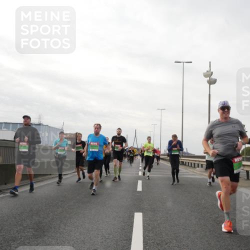 03.10.2025 - Köhlbrandbrückenlauf Matties Gatica Varas http://msf.ph/oto/9190580 03.10.2025 16:02:52 Position 3  meine-sportfotos.de