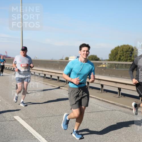 03.10.2025 - Köhlbrandbrückenlauf Yannick Fuchs http://msf.ph/oto/9190616 03.10.2025 11:50:50 Position 3 6369 meine-sportfotos.de