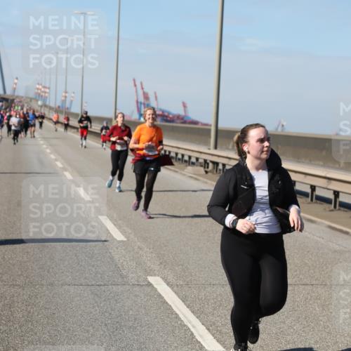03.10.2025 - Köhlbrandbrückenlauf Yannick Fuchs http://msf.ph/oto/9190619 03.10.2025 12:10:34 Position 3  meine-sportfotos.de