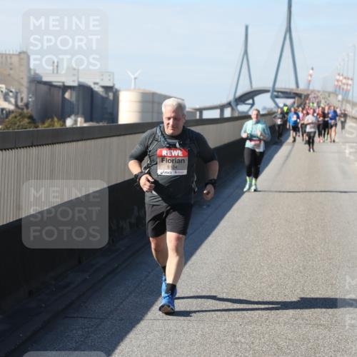 03.10.2025 - Köhlbrandbrückenlauf Yannick Fuchs http://msf.ph/oto/9190627 03.10.2025 12:10:35 Position 3 6104 meine-sportfotos.de