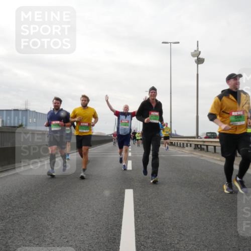 03.10.2025 - Köhlbrandbrückenlauf Matties Gatica Varas http://msf.ph/oto/9190628 03.10.2025 16:03:02 Position 3  meine-sportfotos.de