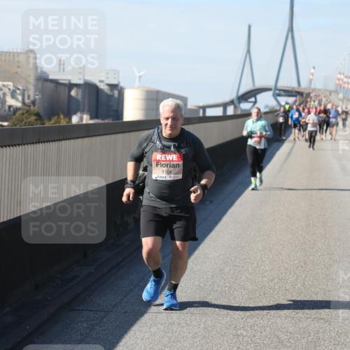 03.10.2025 - Köhlbrandbrückenlauf Yannick Fuchs http://msf.ph/oto/9190630 03.10.2025 12:10:35 Position 3 6104 meine-sportfotos.de