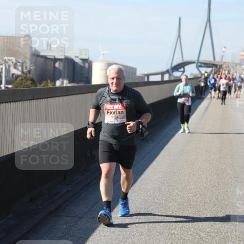 03.10.2025 - Köhlbrandbrückenlauf Yannick Fuchs http://msf.ph/oto/9190633 03.10.2025 12:10:36 Position 3 6104 meine-sportfotos.de