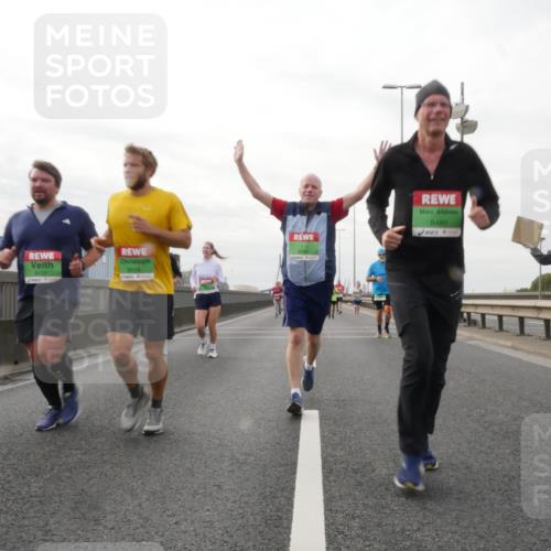 03.10.2025 - Köhlbrandbrückenlauf Matties Gatica Varas http://msf.ph/oto/9190634 03.10.2025 16:03:03 Position 3 8119, 8107, 8480 meine-sportfotos.de