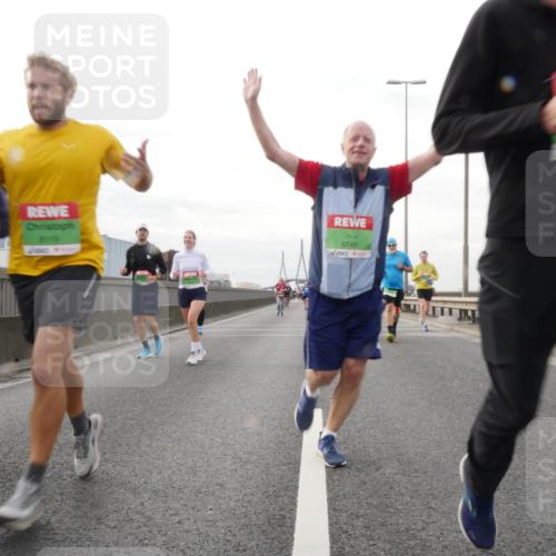 03.10.2025 - Köhlbrandbrückenlauf Matties Gatica Varas http://msf.ph/oto/9190635 03.10.2025 16:03:04 Position 3 9749 meine-sportfotos.de