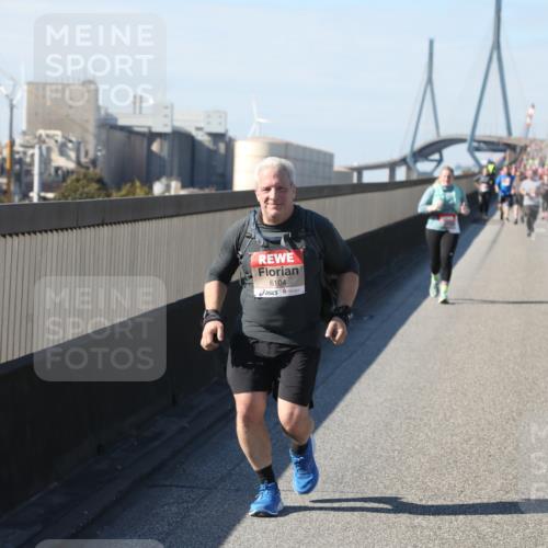 03.10.2025 - Köhlbrandbrückenlauf Yannick Fuchs http://msf.ph/oto/9190636 03.10.2025 12:10:36 Position 3 6104 meine-sportfotos.de