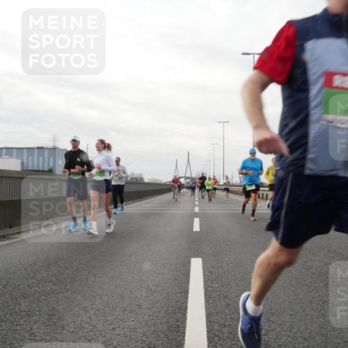 03.10.2025 - Köhlbrandbrückenlauf Matties Gatica Varas http://msf.ph/oto/9190638 03.10.2025 16:03:04 Position 3  meine-sportfotos.de