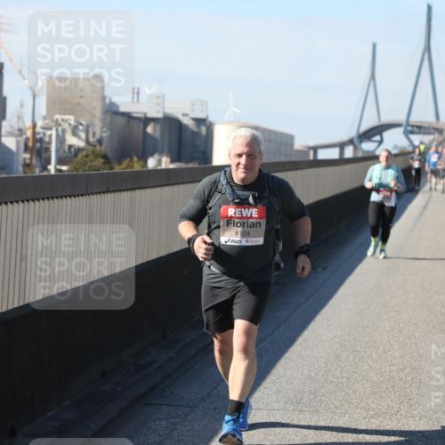 03.10.2025 - Köhlbrandbrückenlauf Yannick Fuchs http://msf.ph/oto/9190639 03.10.2025 12:10:36 Position 3 6104 meine-sportfotos.de
