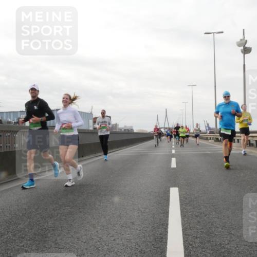 03.10.2025 - Köhlbrandbrückenlauf Matties Gatica Varas http://msf.ph/oto/9190642 03.10.2025 16:03:05 Position 3  meine-sportfotos.de