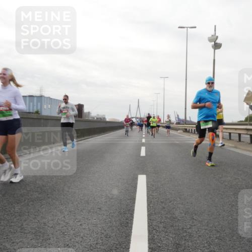 03.10.2025 - Köhlbrandbrückenlauf Matties Gatica Varas http://msf.ph/oto/9190645 03.10.2025 16:03:06 Position 3  meine-sportfotos.de