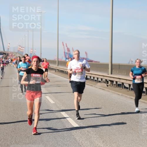 03.10.2025 - Köhlbrandbrückenlauf Yannick Fuchs http://msf.ph/oto/9190650 03.10.2025 11:50:54 Position 3 5953 meine-sportfotos.de