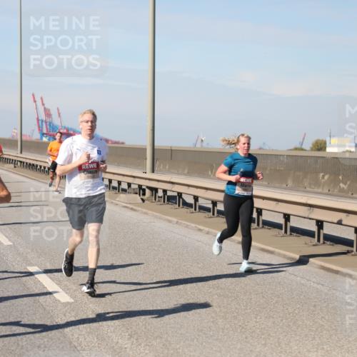 03.10.2025 - Köhlbrandbrückenlauf Yannick Fuchs http://msf.ph/oto/9190655 03.10.2025 11:50:54 Position 3 4298, 5953 meine-sportfotos.de