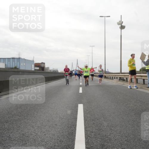 03.10.2025 - Köhlbrandbrückenlauf Matties Gatica Varas http://msf.ph/oto/9190656 03.10.2025 16:03:08 Position 3  meine-sportfotos.de