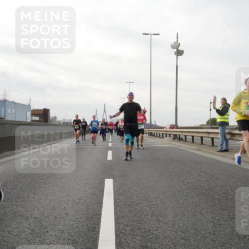 03.10.2025 - Köhlbrandbrückenlauf Matties Gatica Varas http://msf.ph/oto/9190672 03.10.2025 16:03:12 Position 3  meine-sportfotos.de