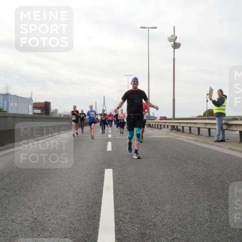 03.10.2025 - Köhlbrandbrückenlauf Matties Gatica Varas http://msf.ph/oto/9190675 03.10.2025 16:03:12 Position 3  meine-sportfotos.de