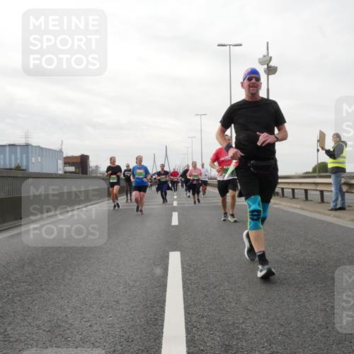 03.10.2025 - Köhlbrandbrückenlauf Matties Gatica Varas http://msf.ph/oto/9190680 03.10.2025 16:03:13 Position 3  meine-sportfotos.de