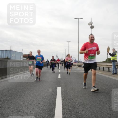 03.10.2025 - Köhlbrandbrückenlauf Matties Gatica Varas http://msf.ph/oto/9190688 03.10.2025 16:03:15 Position 3 8263 meine-sportfotos.de