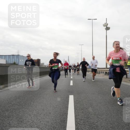 03.10.2025 - Köhlbrandbrückenlauf Matties Gatica Varas http://msf.ph/oto/9190699 03.10.2025 16:03:17 Position 3 7550 meine-sportfotos.de