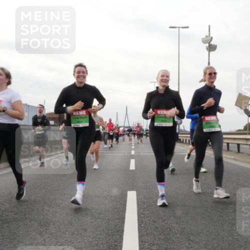 03.10.2025 - Köhlbrandbrückenlauf Matties Gatica Varas http://msf.ph/oto/9190729 03.10.2025 16:03:24 Position 3 9044, 9046 meine-sportfotos.de