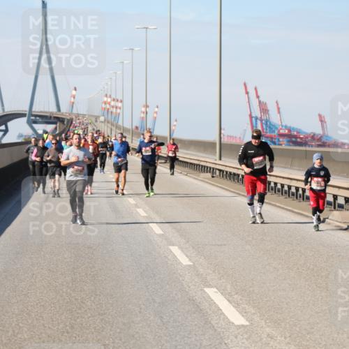 03.10.2025 - Köhlbrandbrückenlauf Yannick Fuchs http://msf.ph/oto/9190731 03.10.2025 12:10:44 Position 3  meine-sportfotos.de