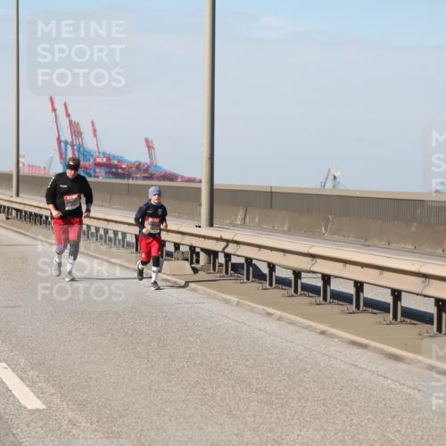 03.10.2025 - Köhlbrandbrückenlauf Yannick Fuchs http://msf.ph/oto/9190735 03.10.2025 12:10:44 Position 3  meine-sportfotos.de