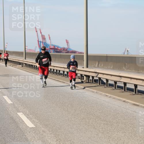 03.10.2025 - Köhlbrandbrückenlauf Yannick Fuchs http://msf.ph/oto/9190742 03.10.2025 12:10:45 Position 3  meine-sportfotos.de