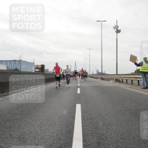 03.10.2025 - Köhlbrandbrückenlauf Matties Gatica Varas http://msf.ph/oto/9190743 03.10.2025 16:03:27 Position 3  meine-sportfotos.de