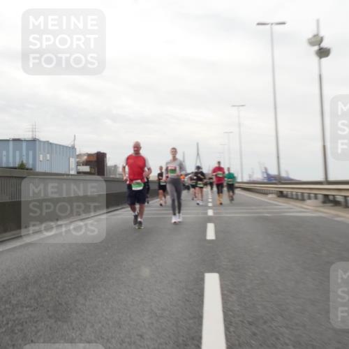 03.10.2025 - Köhlbrandbrückenlauf Matties Gatica Varas http://msf.ph/oto/9190744 03.10.2025 16:03:27 Position 3  meine-sportfotos.de