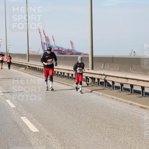 03.10.2025 - Köhlbrandbrückenlauf Yannick Fuchs http://msf.ph/oto/9190746 03.10.2025 12:10:45 Position 3  meine-sportfotos.de